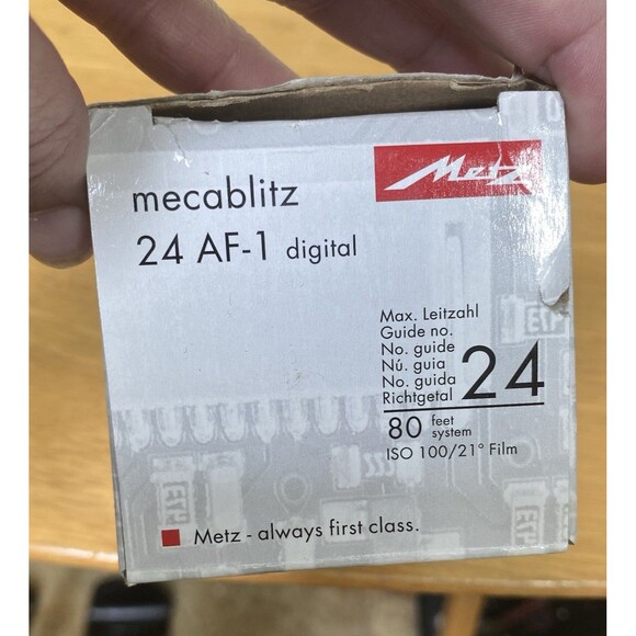 Metz Mecablitz 24 AF-1 Digital Shoe Mount Flash for Digital Sony ADI Camera - Picture 9 of 13